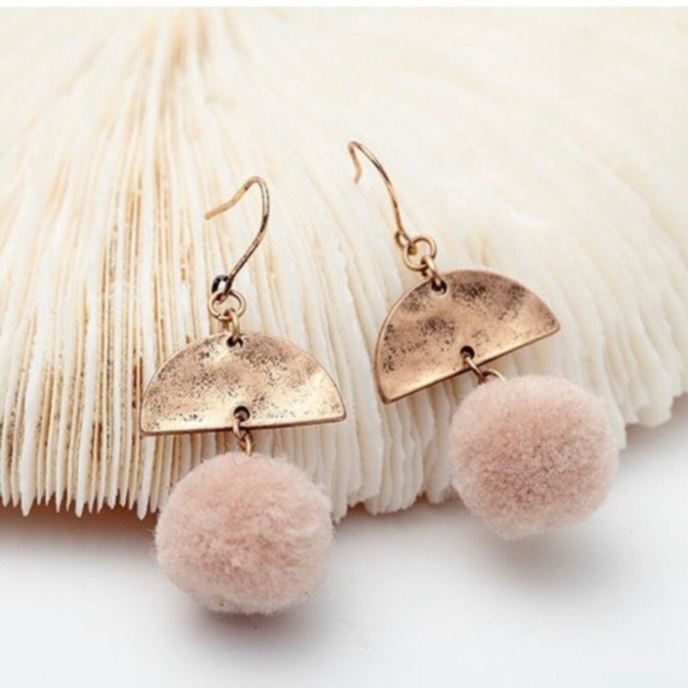 🧶✨Pom Dangle Earrings